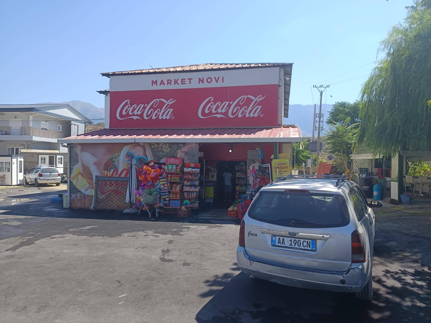 Klassischer Einkaufsladen in Albanien.