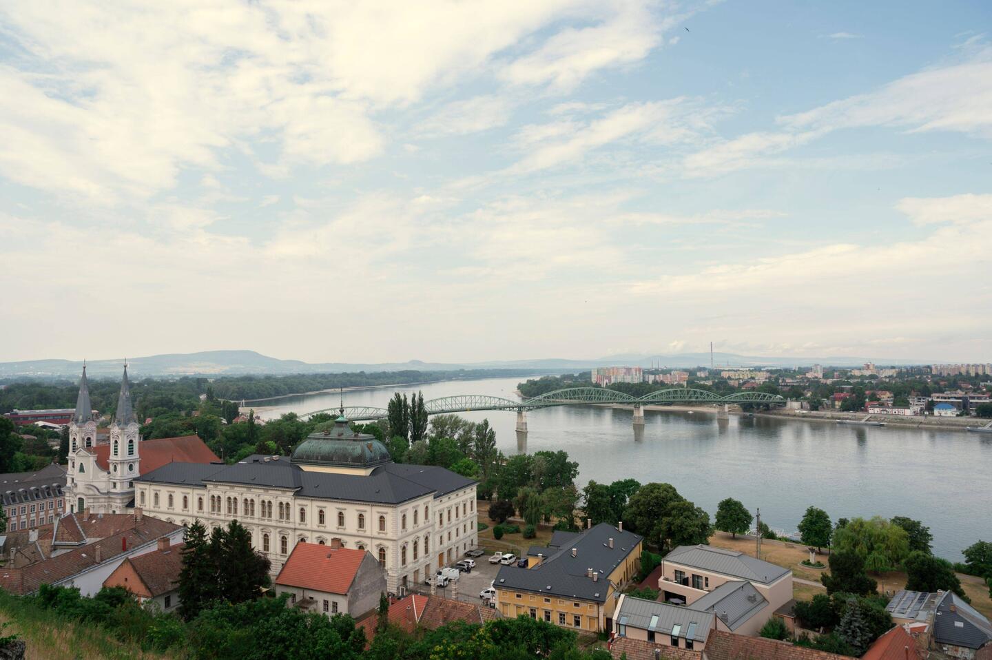 Blick auf die Donau und Esztergom
