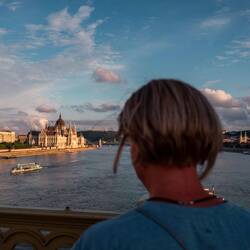 Blick von der Margaretenbrücke auf das Parlament