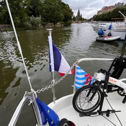 Unsere drei Flaggen am Bug, Port de Plaisance in Metz