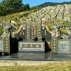 L'immense cimetière du peuple Hokkien très présent sur l'île