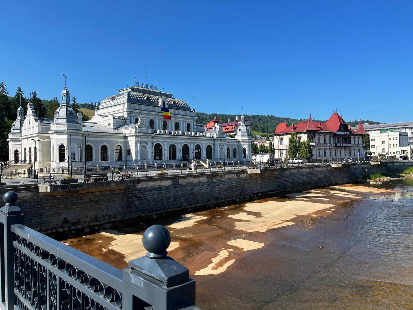 Ufer des Bistrița Fluss
