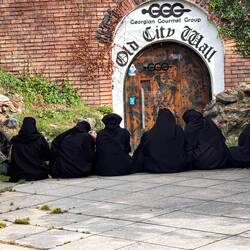 Im orthodoxen Land sieht man kaum Frauen mit Schleier