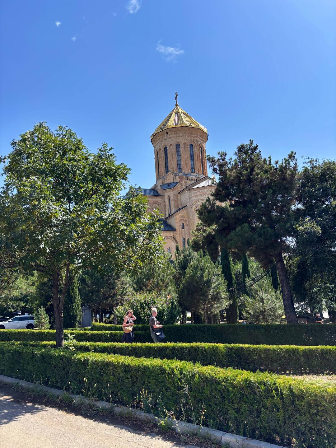 Stellplatz direkt neben der berühmten Kathedrale