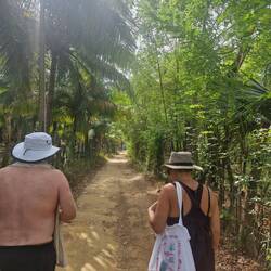 Scenic walk from our brekkie spot back to our Cabannas