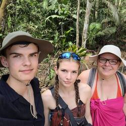 Touristy travel buddies