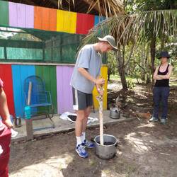 Nach 30 min im heißen Wasser, stampfen