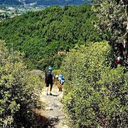 De laatste rotsachtige afdaling voor vandaag. We zijn op zeeniveau.