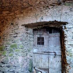 In de stokoude kleine dorpen kom je tafereeltjes tegen.