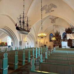 Man beachte das Schiff als Beleuchtung.