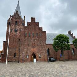 Die Kirche, das Wahrzeichen von Grenaa.
