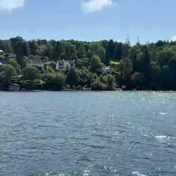 Video of the beautiful houses along the lake