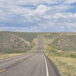 Und Hügel! Wer findet die Berziege auf dem Weg nach oben?