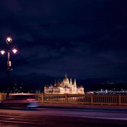 Blick auf das Parlamentsgebäude von der Margeretenbrücke