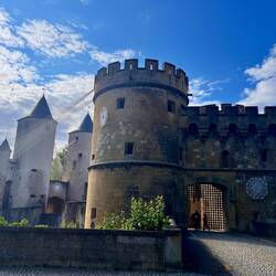 Deutsches Tor, eine Burganlage als Stadttor