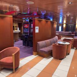 Viele Sitzmöglichkeiten gibt es. Und die Spielhölle