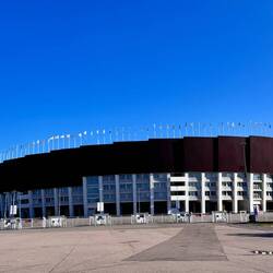 Das bekannte Olympiastadion aus 1934 mit 72 m hohem Turm