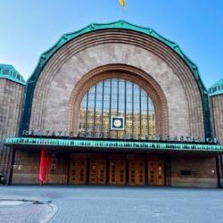 Hauptbahnhof, wuchtiger Bau von 1919