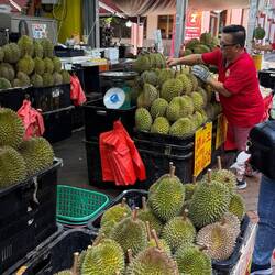 Durian oder auch Stinkfrucht (wir haben sie nicht probiert)