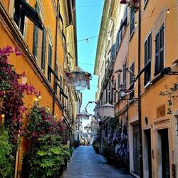 De start is Sarzana is heerlijk. Stemmige straatjes.