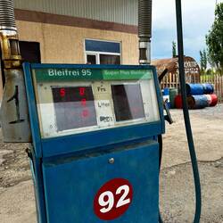 Tanken für Deutsche 😂😂😂