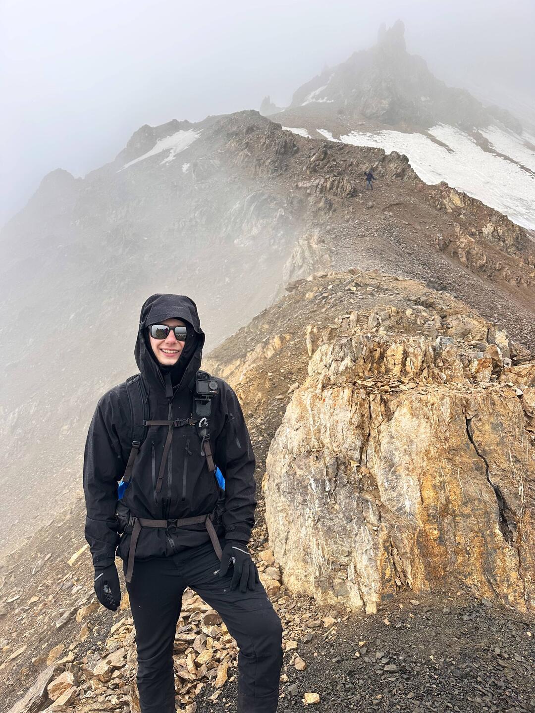 Der Blick auf unseren "Gipfel" weit hinter Felix