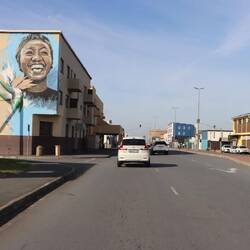 ...in West London wechseln schäbige Vororte...