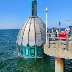 TAUCHKAPSEL die gerade Auftaucht