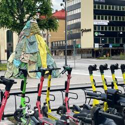 Kunst oder Altkleidersammlung? 🤔