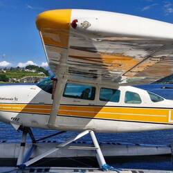 Papa entdeckte noch ein schönes Wasserflugzeug