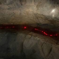 Erdspalte, die roten LED sollen Lava darstellen