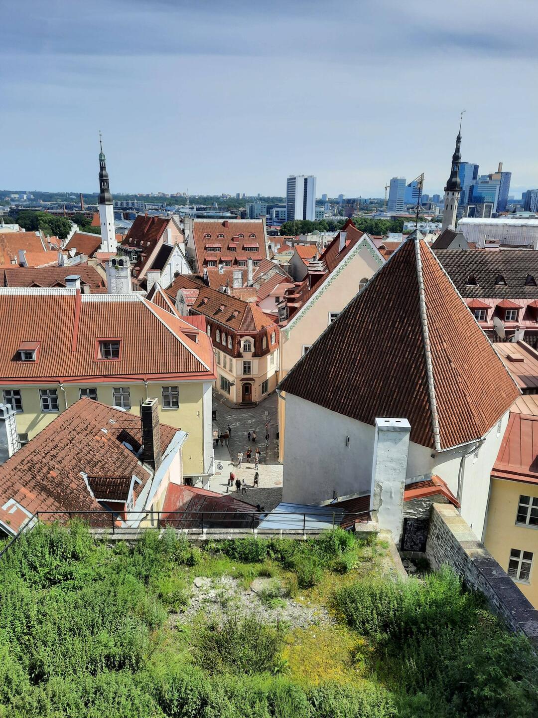 Blick zum "Langen Bein" von Talinn (so heißt die Straße)