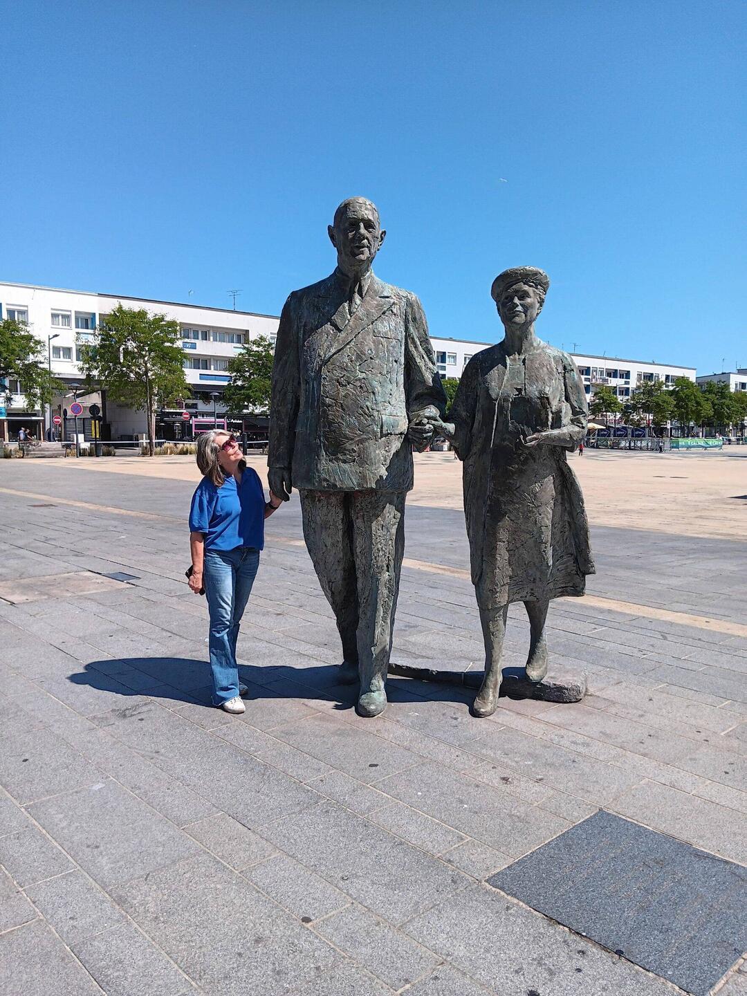 Charles mit Frau und einem Zwerg