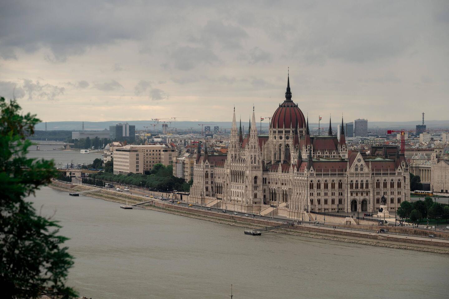 Blick vom Palastberg auf das Parlament