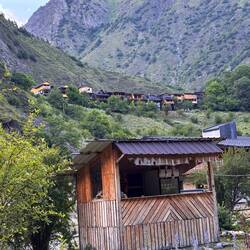 Ein liebevoll unterhalten der Campingplatz, ich bin der einzige Gast, vor toller Kulisse