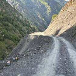 Es hat immer noch Schäden von Lawinen und Erdrutschen