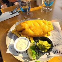 Not my meal, but heard it was best fish 'n chips & Katie would know! I had seafood chowder. Yum!
