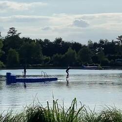 2 Waveboarder am üben
