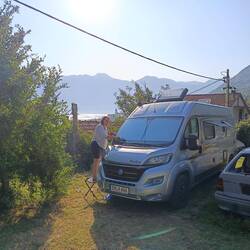Der besondere Stellplatz hinter Omis Hütte. Der Kadett war wahrscheinlich das ehemalige Auto von Omi