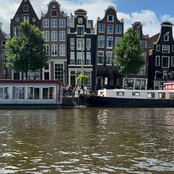 Check out how much these buildings are leaning!