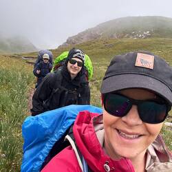 Wir wandern durchs Zwiebelfeld