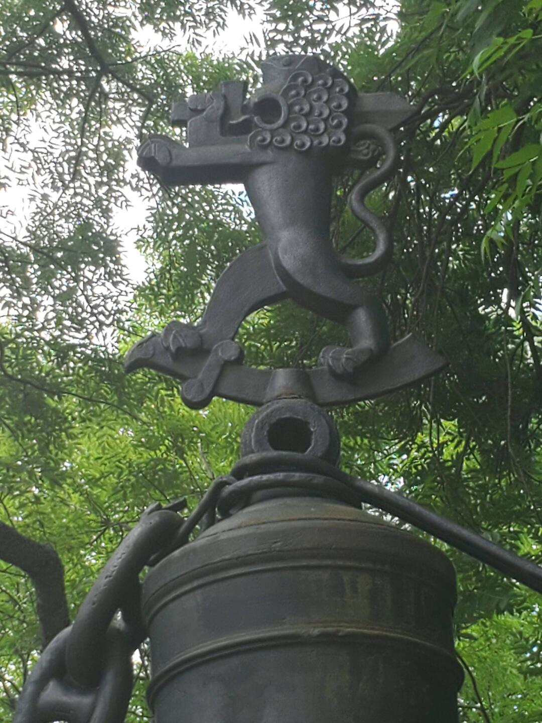 The Swedish Lion atop the cannon & anchor chain fence around the garrison church