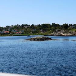 Auch unsere Hafeneinfahrt in Gottskär hat Schären.