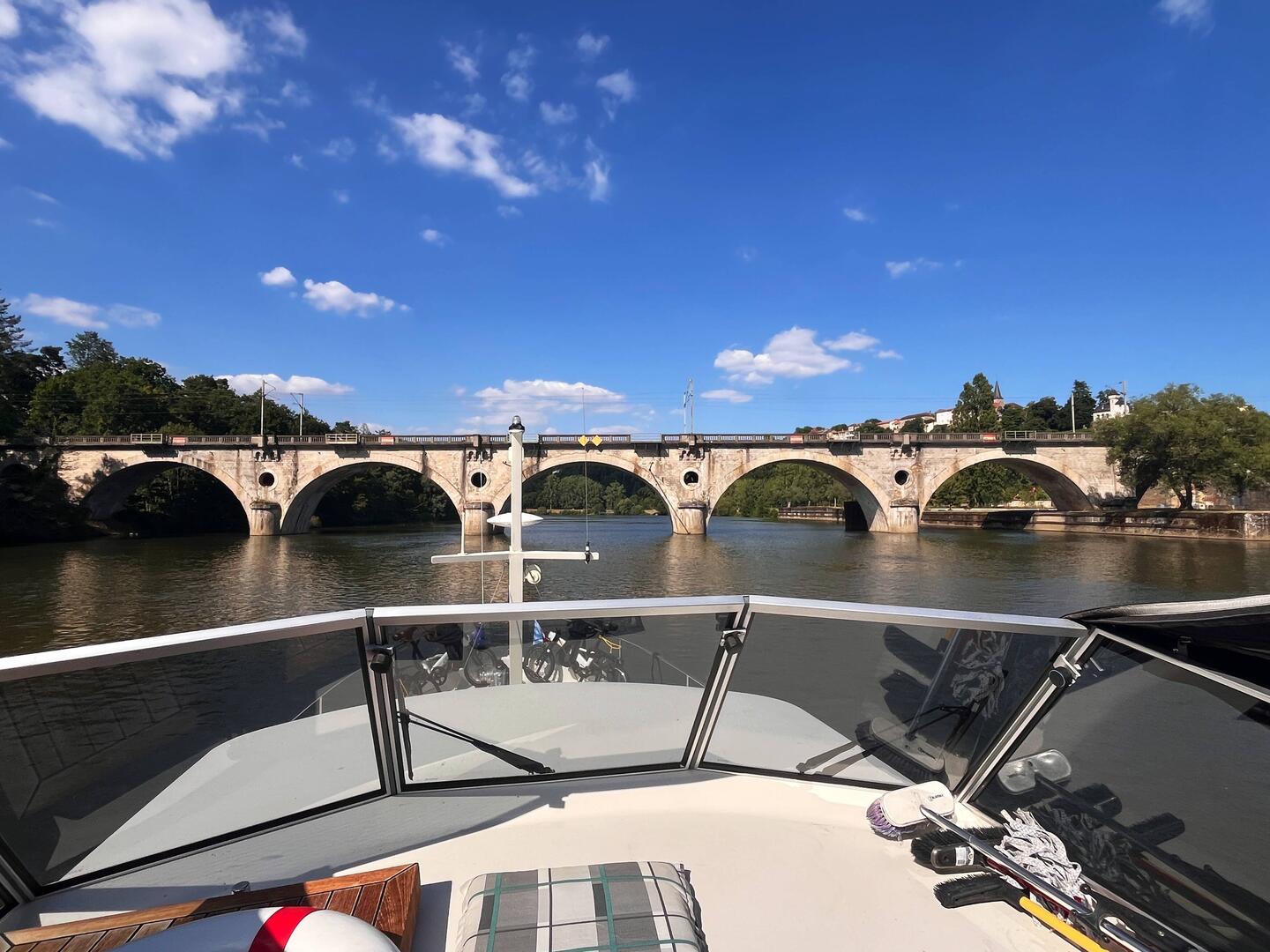 Eisenbahnbrücke Pont SNCF Moselle vor Liverdun, wir fahren durch den mittleren Bogen