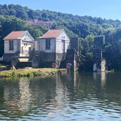 Alte Mühle Pompey vor der Schleuse im Unterwasser