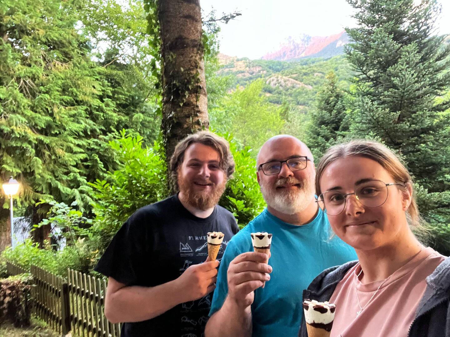 Ice creams in the campsite ... with a mountain view behind