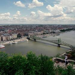 Blick vom Gellertberg auf die Freiheitsbrücke