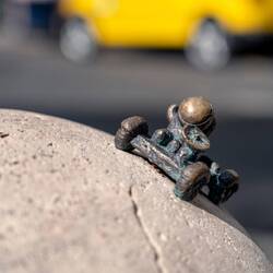 Astronaut im Lunar Rover