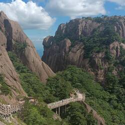 Fin de randonnée, les pics sont moins acérés, attention chute de pierres!