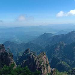 Les paysages ont été nommés poétiquement : ici le singe contemplant la mer de ... Nuages